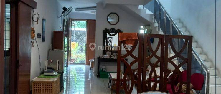 Dijual Sangat Murah, Harga Miring. Rumah Intercon Kebon Jeruk 1