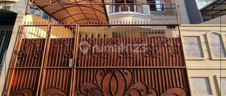 Dijual Cepat - Rumah Bagus Siap Huni Lokasi Sangat Strategis Bangunan 3 Lantai & Bisa KPR Di Mangga Besar, Jakarta Barat 1
