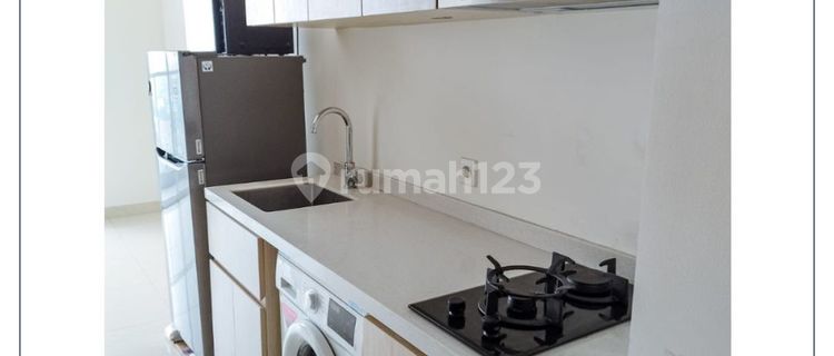 Loss Sale - Semi-Furnished Studio Apartment with City View, Mid Floor in East Jakarta 1