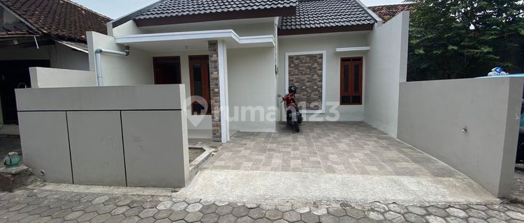 Minimalist 1-Story House in Banguntapan with SHM Ready, Quiet Environment 1