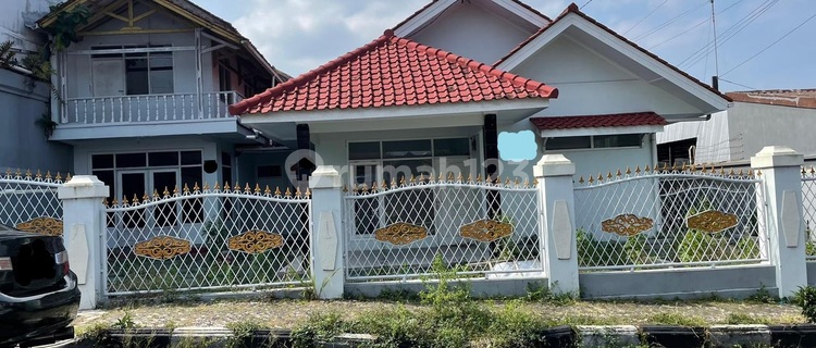 Rumah di Pinggir Jalan Akses 3 Mobil di Kuningan 1