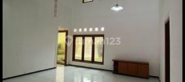 Rumah luas tengah kota Semarang atas siap pakai dekat tol dekat kampus Undip disewakan di Bukit Sari Semarang Selatan 1