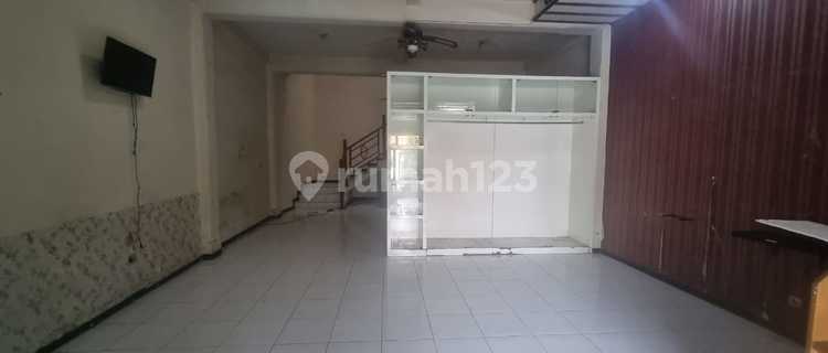 Affordable House in Central Semarang City Center, Ready for Business, Move-In Ready, Near Simpang Lima, Near Tugu Muda, Near Udinus Campus, Near Pemuda, Near Gajahmada, Near Thamrin, For Rent in Kelengan, Central Semarang. 1