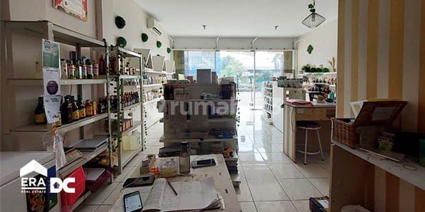Strategic shophouse in downtown Semarang, bustling, ready to use, near the airport, near the toll road, for rent on Siliwangi main road, West Semarang. 1