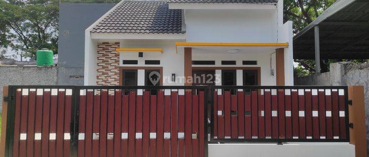 Rumah Hook Cantik Unfurnished SHM Di Bekasi Bebas Banjir  1