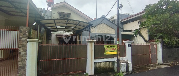 House in Kemanggisan Accessible for 2 Cars Only 20 Minutes to Thamrin Sudirman City Center 1