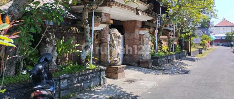 Dijual rumah dan tempat usaha makan berlokasi di Tabanan Kota dekat dengan kantor Pemerintahan dan Rumah Sakit 1