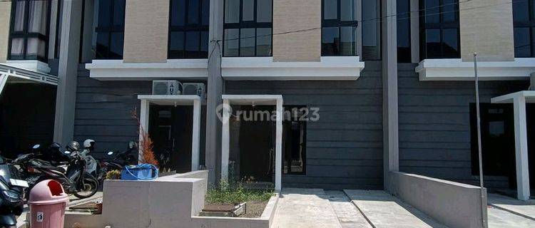 Rumah Grand Alana Regency Rungkut Dkt Upn Wiguna,merr  1