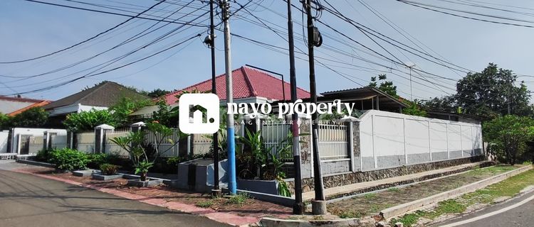 Rumah Lama Hoek Hadap Danau di Jatiwaringin Jakarta Timur 1