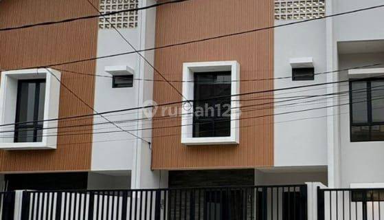 Jual Rumah Baru 3 Lantai di Meruya Selatan, Jakarta Barat Shm, Imb, Harga Rp 2,25 M Nego  1