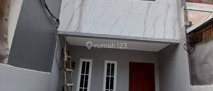 Rumah Modern di Taman Palem Lestari, Jakbar 2+1 Kt, Shm, Harga Terjangkau  1