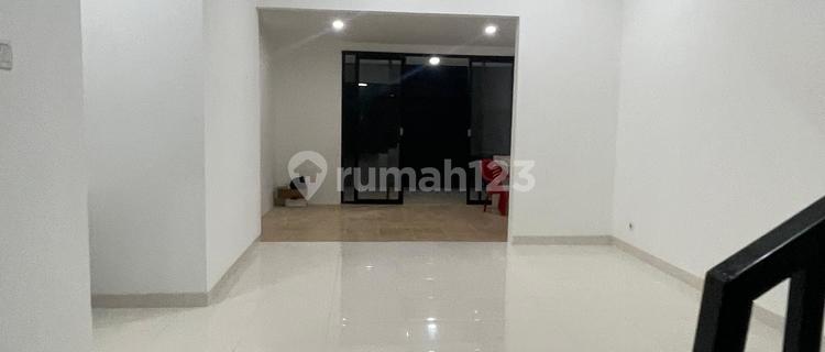 Ready-to-Live House Large Master Bedroom 2-Car Carport Discovery Bintaro 1