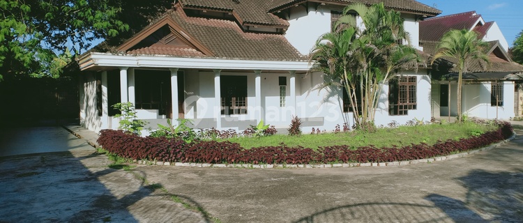 Rumah Sewa Samarinda dengan Parkir Luas dan Kt Banyak 1