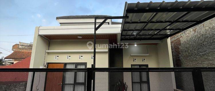 Rumah minimalis di dekat batas kota bandung  1