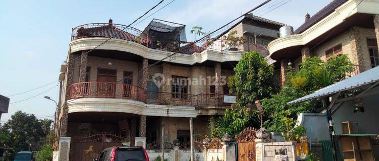 Spacious L-shaped house with view of green rice fields on Jalan 

Road 
Jagapati 1