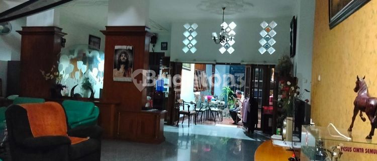 RUMAH MEWAH TENGAH KOTA SOLO 1