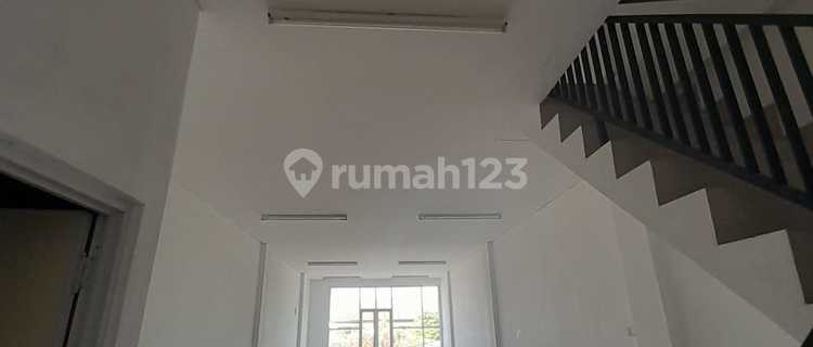 Rare! 3-Story Shop House on Main Tukad Badung Road, Renon 1