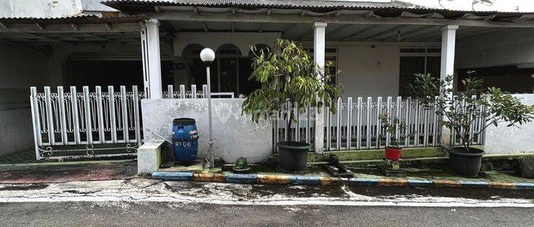 Rumah Strategis Dan Nyaman 4 Kamar Semarang Barat 1