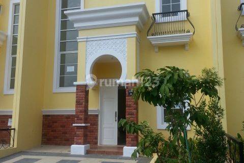 Disewakan Rumah di cluster Alicante Gading Serpong Tangerang 1