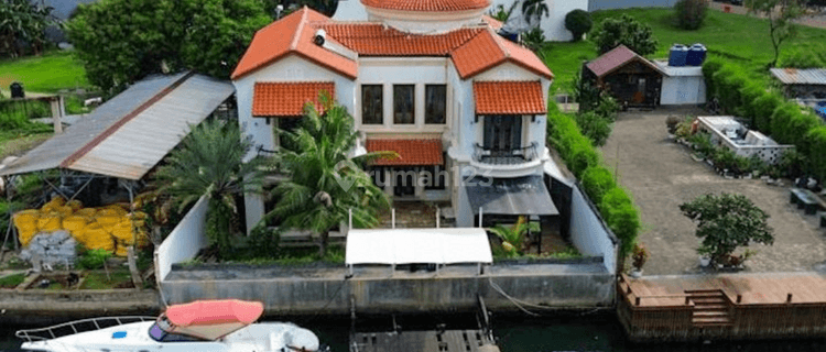 Disewakan Rumah Mediteranian Private Darmaga di Pantai Mutiara 1