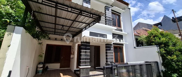 Luxury House One Gate Housing Near UGM and Al-Azhar School 1