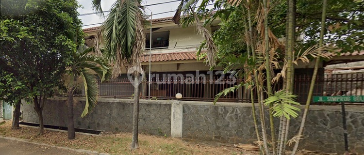 Old House with Land Calculation in Simprug Golf, 9 Minutes to Senayan Toll Road 1