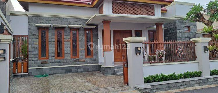 Rumah Mewah Dengan Kolam Renang di Baciro Gondokusuman Yogyakarta 1