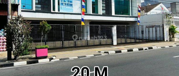 Gedung Dua Muka jalan Jatinegara sangat strategis 1