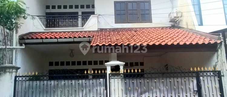 Rumah 2 Lantai Bagus SHM di Komplek Billymoon , Jakarta Timur 1