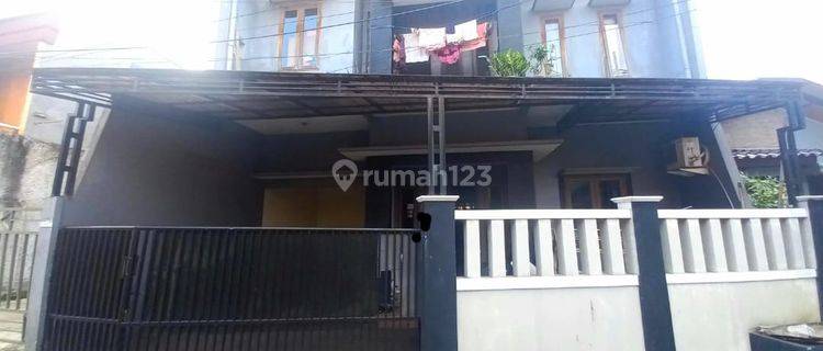 Rumah 2 Lantai Bagus di Pondok Bambu, Jakarta Timur 1