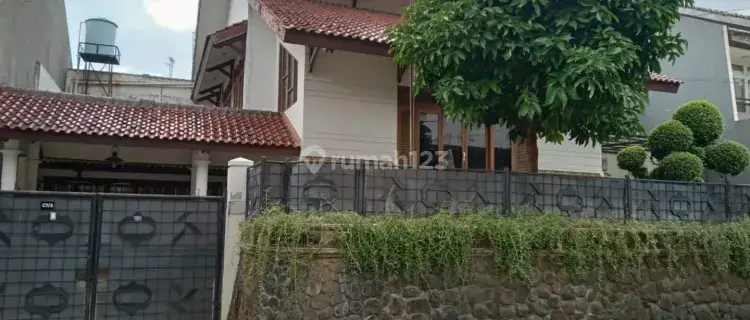 Rumah Mewah Lokasi Strategis di Duren Sawit  1