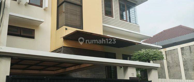 Rumah mewah 3 lantai di komplek Rawamangun Jakarta Timur  1