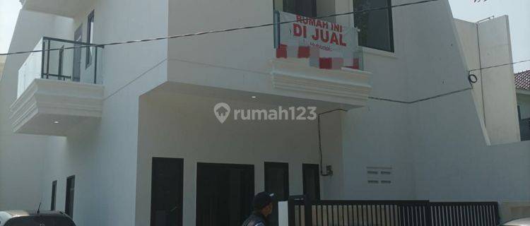 Rumah minimalis siap huni di komplek pondok kelapa Jakarta Timur 1