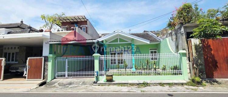 Disewakan Rumah Cantik 1 Lantai Kondisi Bagus Dan Terawat, Terletak di Lokasi Yang Strategis di Sawojajar 1, Cocok Untuk Digunakan Sebagai Tempat Tinggal Ataupun Digunakan Sebagai Kantor 1