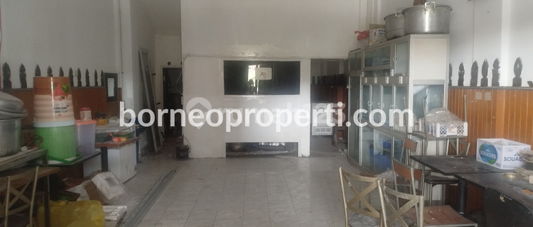 Strategic and Ready-to-Use Shop House for Sale in Balikpapan Baru 1