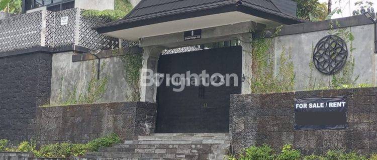 Villa Exclusive 4BR depan Resort mewah di Ubud 1