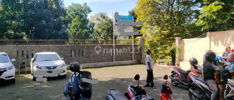 Disewakan Ruko Rendeng 3 Lantai Strategis di Sayap Surapati 1