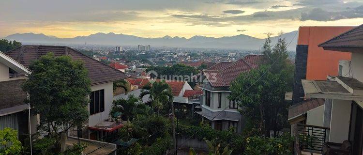 Dijual Rumah 2 Lantai Siap Huni View Bagus di Cigadung 1