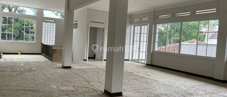 Disewakan Rumah Lux 2 Lantai Cocok Untuk Cafe Resto di Bengawan 1