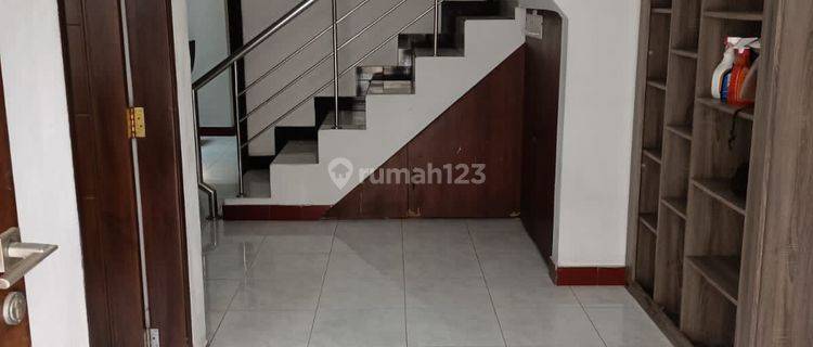 Disewakan Rumah Apik di Kembar 120m² Semi Furnished 1