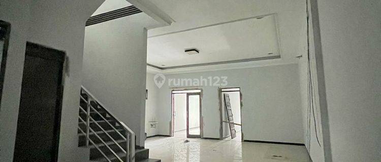 Disewakan Kantor/ Rumah Tinggal di Komplek Mekar Wangi 240m² Bagus 1