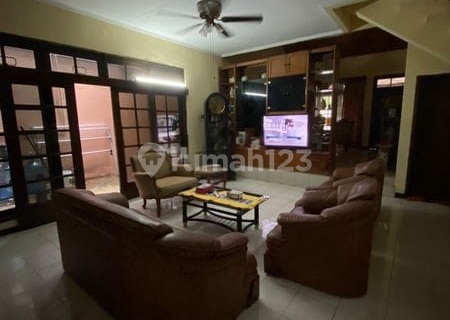 Rumah 5+1 Kamar Tidur Di Cempaka Putih Barat, Siap Huni 1