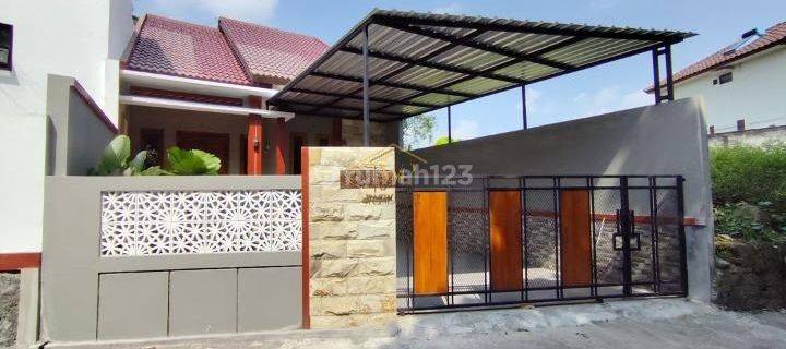 RUMAH SIAP HUNI DENGAN TAMAN YANG LUAS DI DEPOK SLEMAN 1