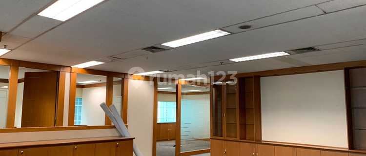 Sewa Kantor 306 M2 Sdh Partisi di Mayapada Tower Sudirman, Murah 1
