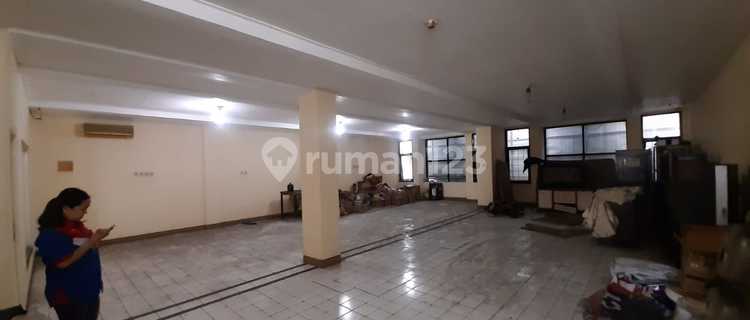 For Quick and Cheap Sale: Three-Story Row Shophouse, Main Road Position, Boulevard Gading Serpong, Tangerang. 1