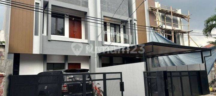 Rumah mewah Semi Industrial Style dalam Komplek di Cinere Depok 1