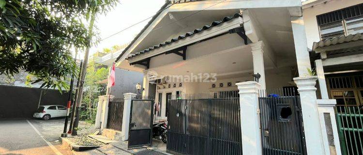 Rumah Cantik Di Komplek Billymoon Pondok Kelapa Lokasi Nyaman 1