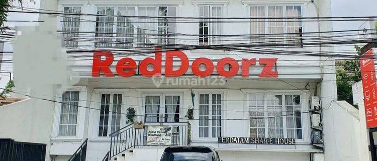 Redoorz 24 Kamar Aktif Dekat Pusat Kota  1