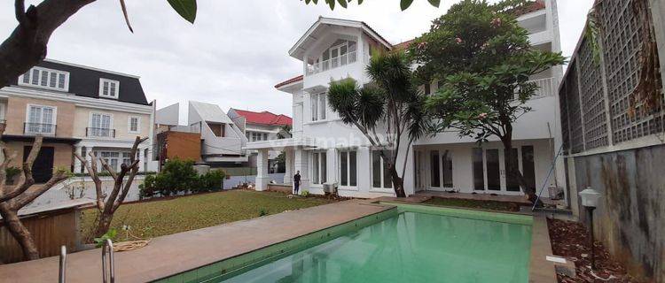 Rumah Disewakan Suasana Asri Ada Kolam Renang di Cipete  1