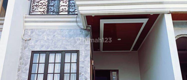 Rumah mewah 2 1/2 lantai harga murah 800 jutaan di pinggir jalan raya gas alam cimanggis 1